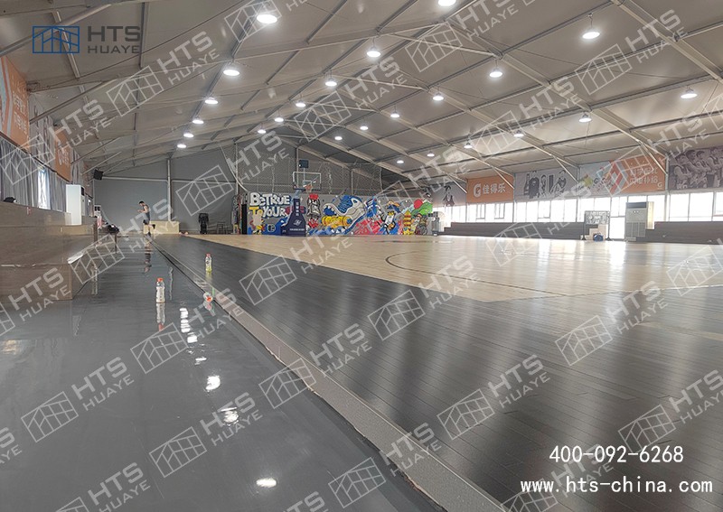 戶外篷房籃球館給人們提供了一個(gè)方便快捷的籃球場地選擇