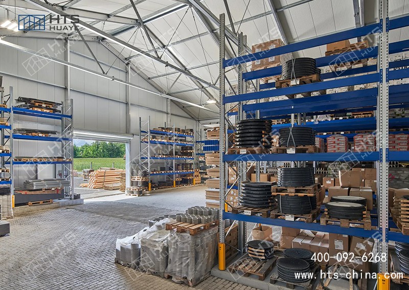 大型倉(cāng)庫(kù)篷房快速滿足臨時(shí)倉(cāng)儲(chǔ)需求，確保物流環(huán)節(jié)的順暢運(yùn)行